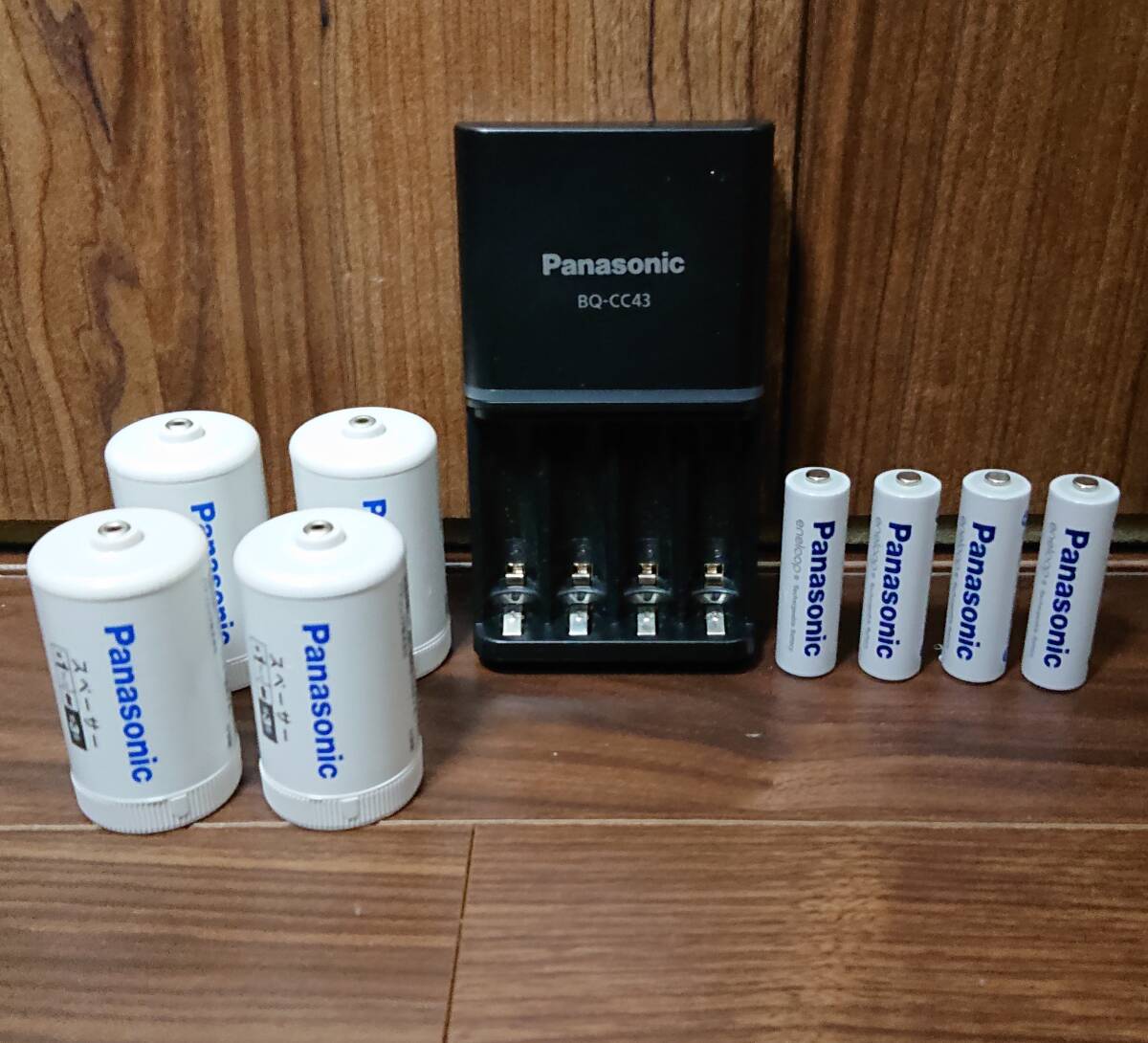 【送料無料】Panasonic パナソニック エボルタ エネループ 充電器＋単3充電池4本＋スペーサー4本の合計９点セット 新品_画像1