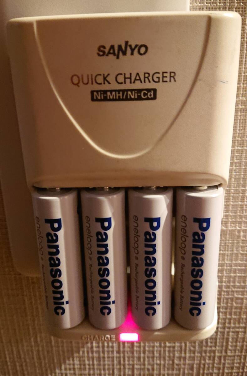 [ free shipping ] nostalgia. SANYO fast charger + Panasonic Eneloop single 3 rechargeable battery + spacer total 9 point set 