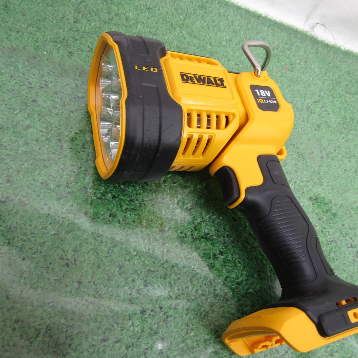 【中古】DEWALT 充電式工具まとめて グラインダ【DCG414】、マルノコ【DCS391】、ライト、充電器、バッテリー 格安出品！！_画像7