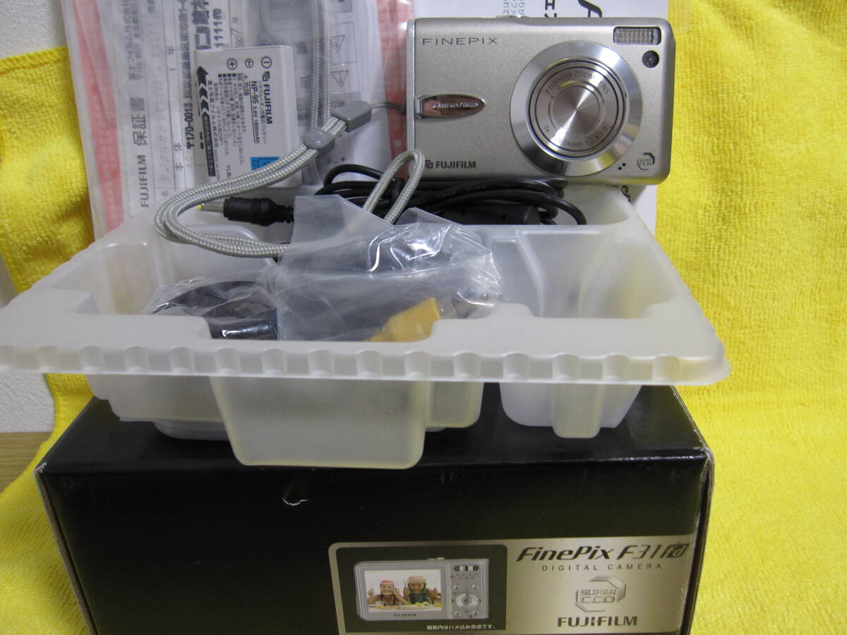 かなり美品★動作確認済★FUJIFILM FinePix F31 fd 付属品セット_画像1