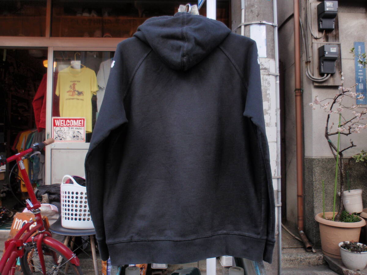 STUSSY（ステューシー）　黒いパーカー　サイズL_画像2