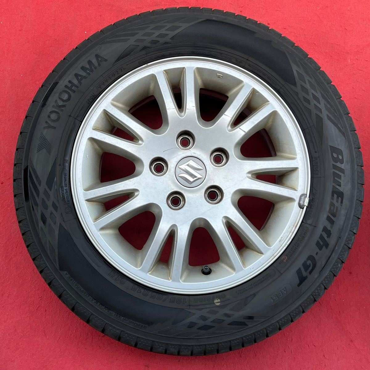 22年式60%溝有。SUZUKI スズキ SX-4 純正 15インチ×6J+50 5H-114.3 ハブ径60mm YOKOHAMA 195/65R15ラジアルタイヤ付き4本セット。_画像3