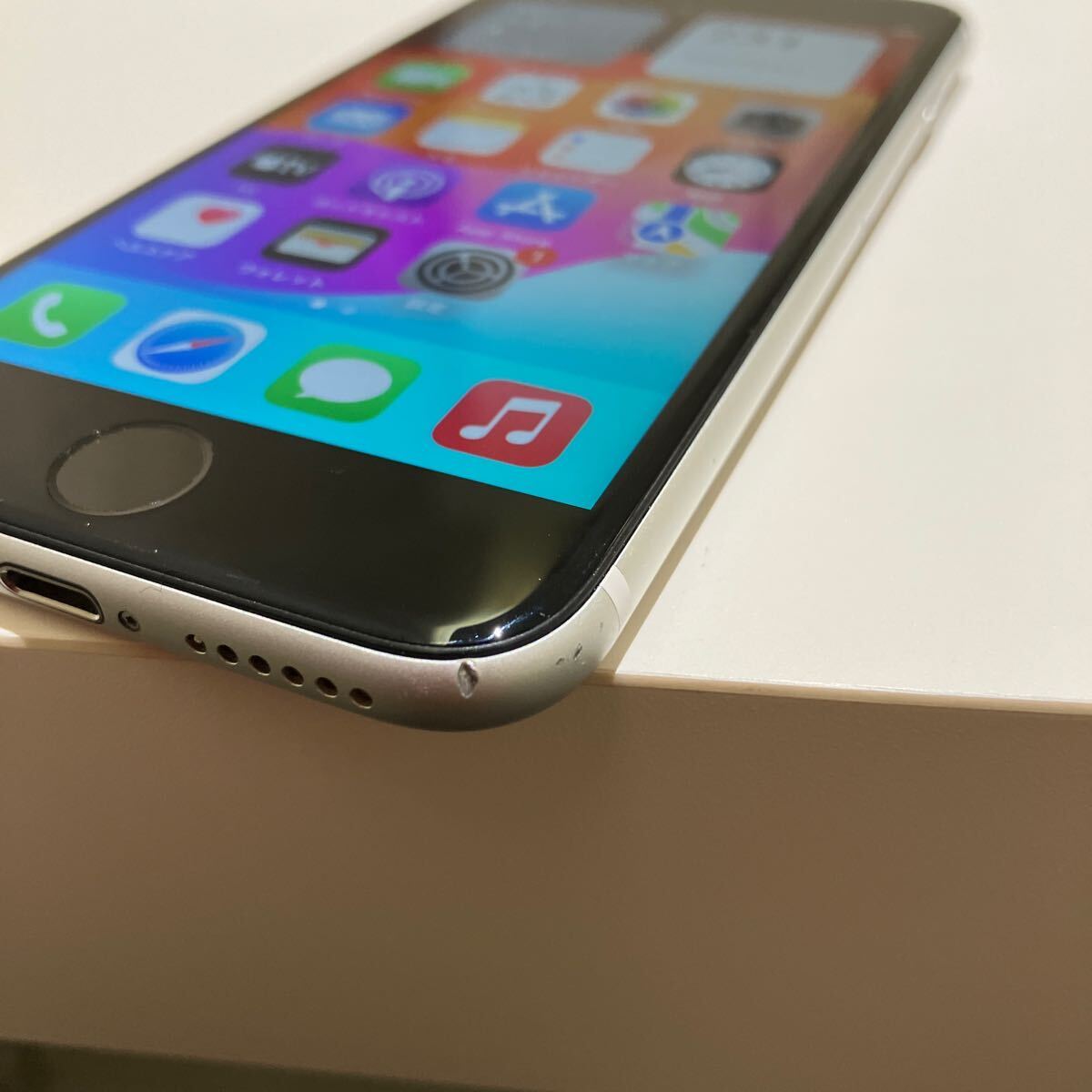 SoftBank SIMロック解除済み iPhone SE2 第2世代 64GB ホワイト MHGQ3J/A Apple 本体のみ ◯判定 HON-K-17 同梱不可の画像3