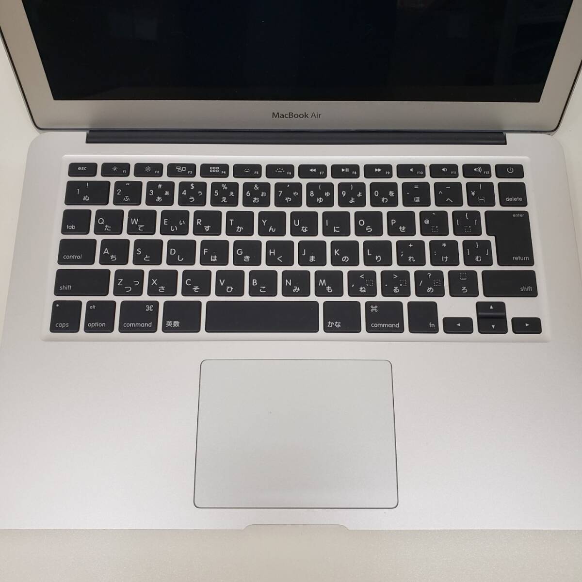【C-23822】ノートパソコン Apple アップル MacBook Air 2015 A1466 シルバー メモリ8GB SSD256GB 13.3インチ 通電確認済み_画像3