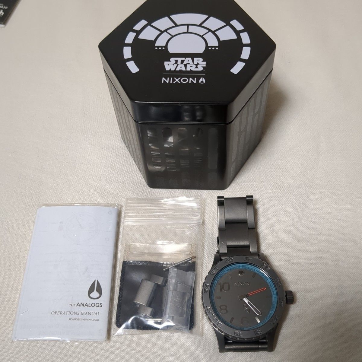 NIXON 腕時計 スターウォーズ ミレニアムファルコン モデル 中古 NIXON 腕時計 スターウォーズ ミレニアムファルコン モデル 中古