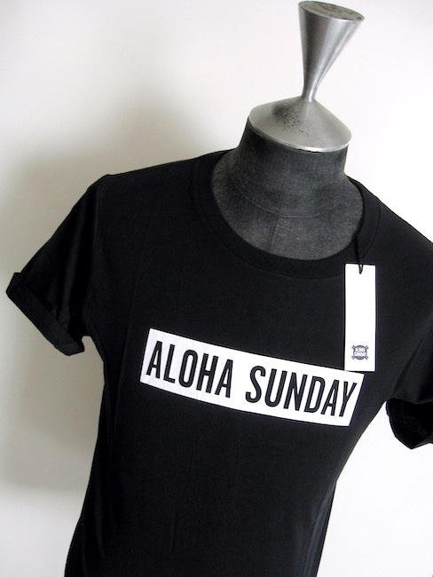 【ALOHA SUNDAY アロハサンデー / U.S.A.】新品 ロゴ Tシャツ 白/黒 ２枚セット!!　（ MADE IN U.S.A .ALOHA BEACH CLUB 男女均可）