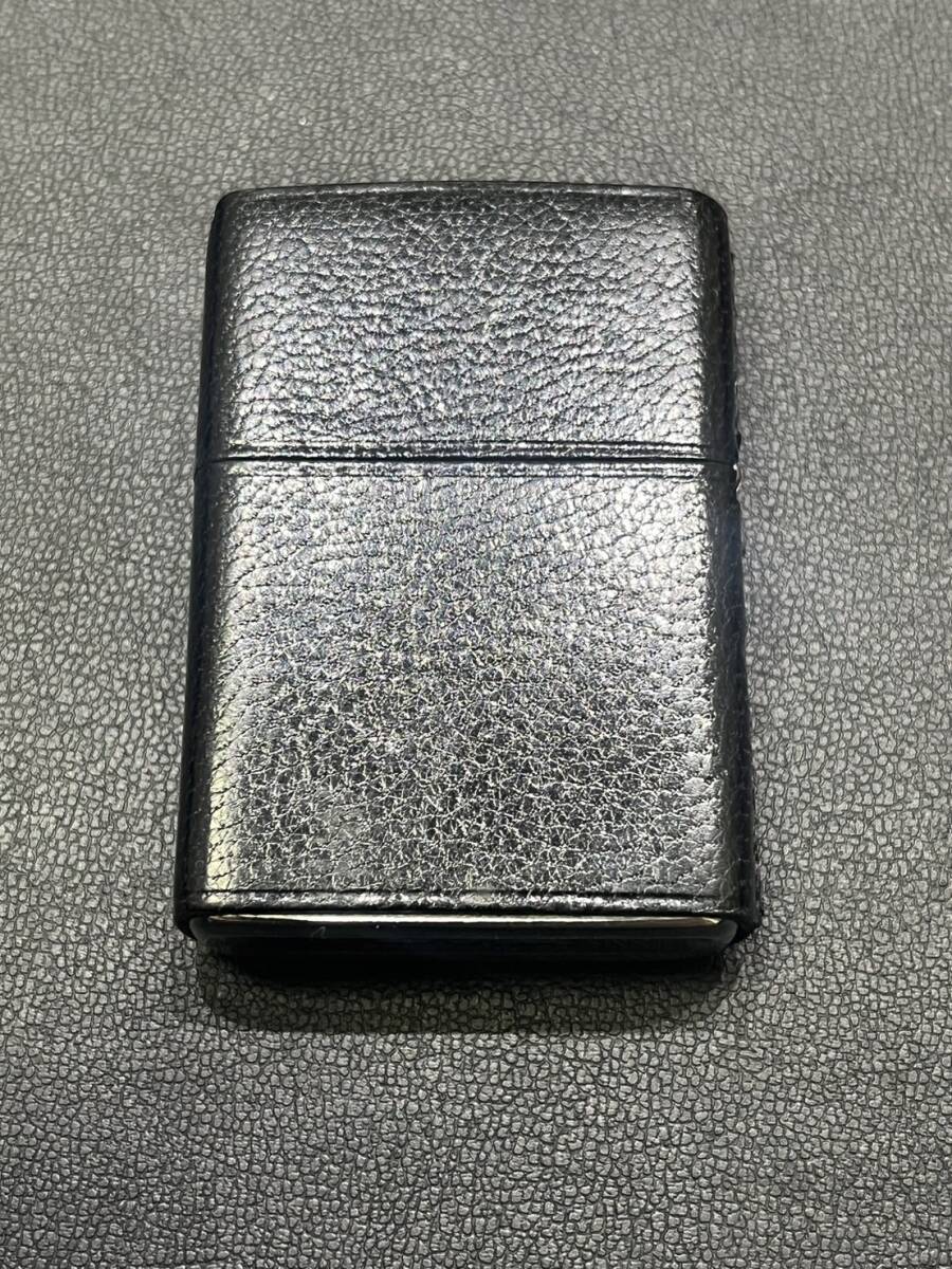 【B-13388】1円～ZIPPO ジッポ USA アメリカン 喫煙具 ライター 革 レザー ブラック 金字 着火未確認 未着火未使用品 保管品 現状品 _画像2