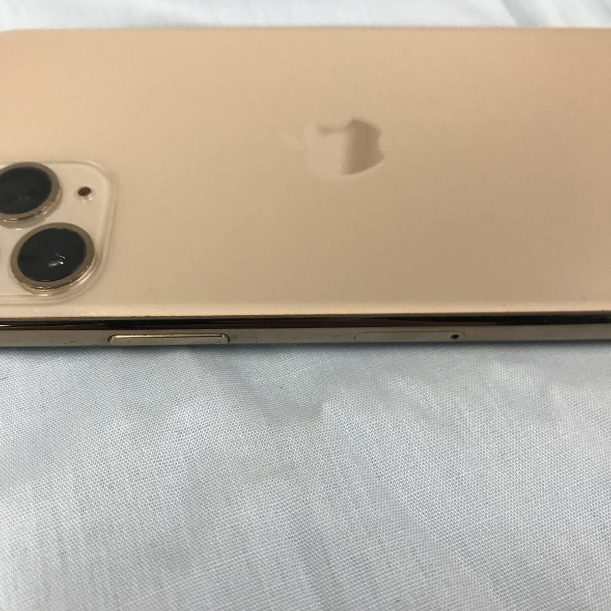 sx445 送料無料！docomo Apple iPhone 11 Pro 256GB MWC92J/A スマートフォン ゴールド 本体のみ 判定：○ 最大容量：68%_画像8