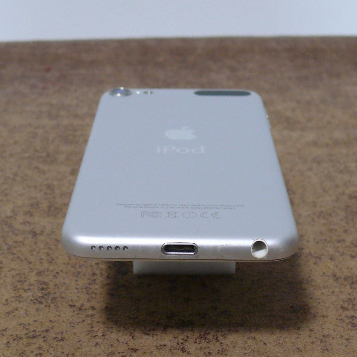 a259f☆Apple iPod touch 16GB シルバー☆wi-fi A1574 MKH42J/A☆初期化済☆_画像6