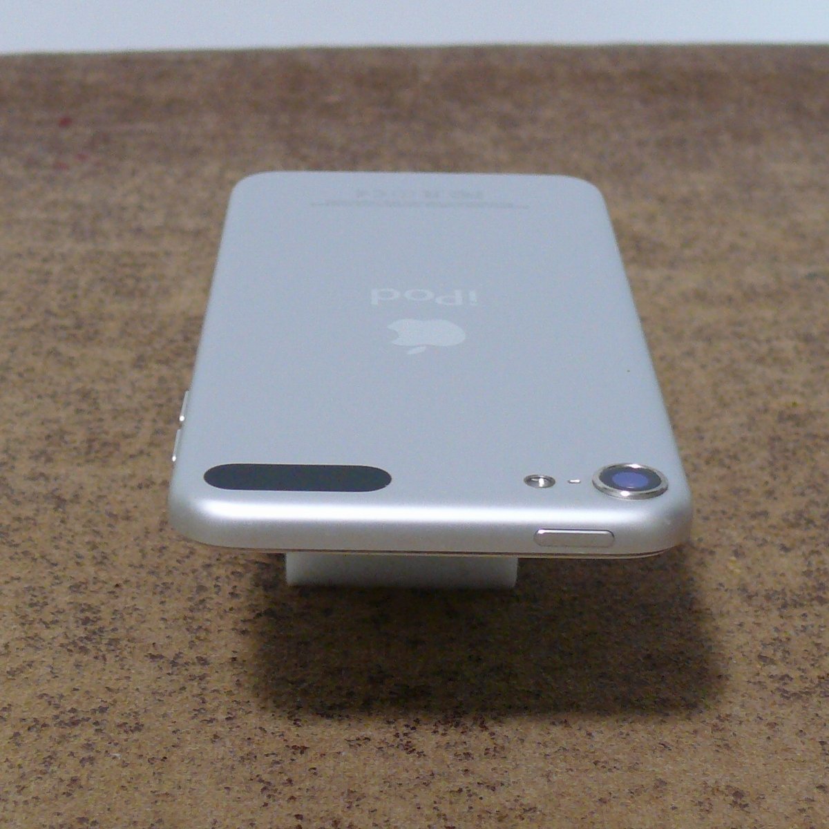a259f☆Apple iPod touch 16GB シルバー☆wi-fi A1574 MKH42J/A☆初期化済☆_画像4