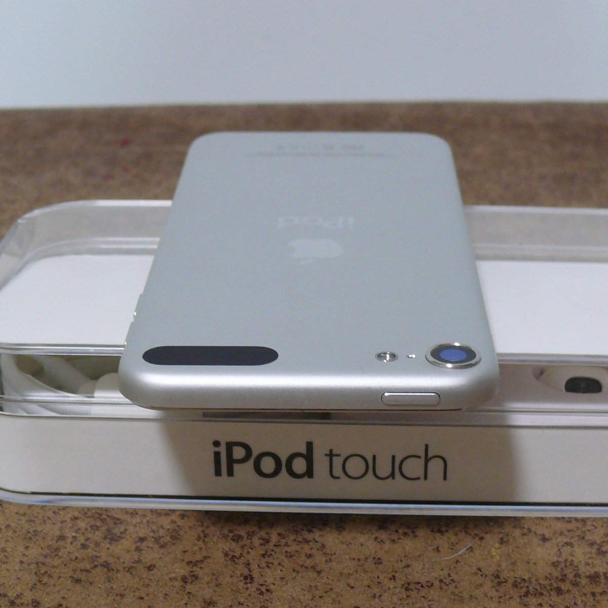 a256k☆Apple iPod touch 16GB シルバー☆wi-fi A1574 MKH42J/A☆初期化済☆付属品付き_画像6