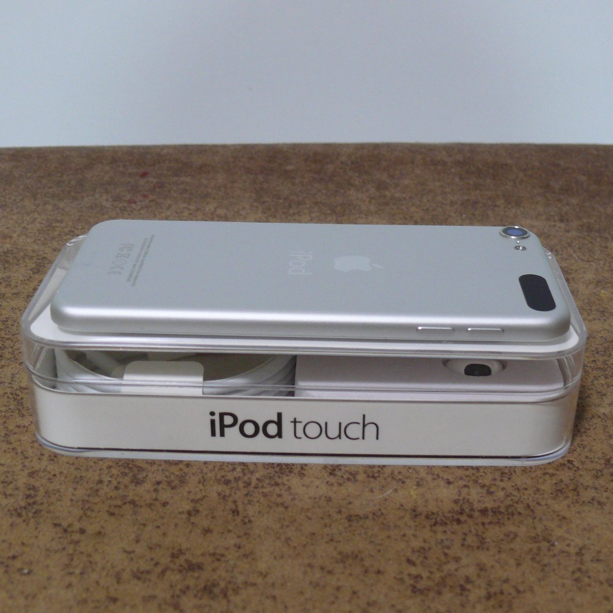 a256k☆Apple iPod touch 16GB シルバー☆wi-fi A1574 MKH42J/A☆初期化済☆付属品付き_画像5
