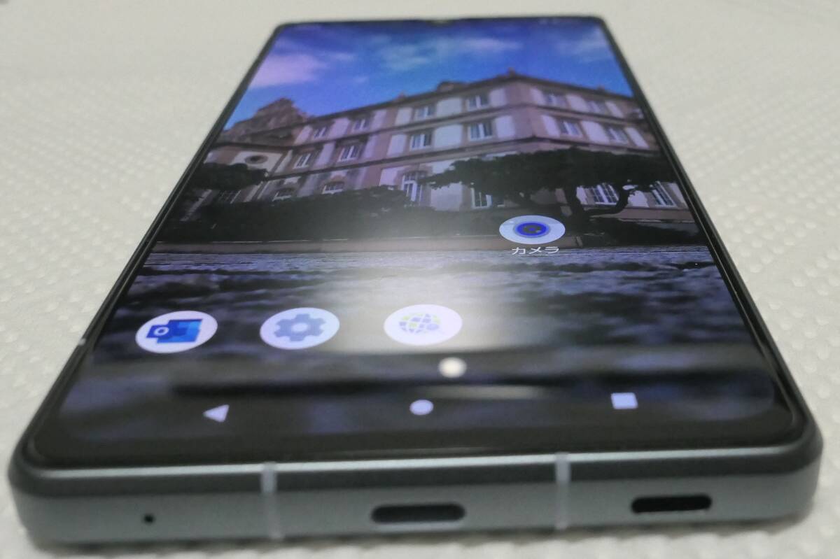 Yahoo!オークション - 送料0円 新品同様 シャープ AQUOS R8 SIM Yahoo!オークション - 送料0円 新品同様 シャープ AQUOS R8 SIM