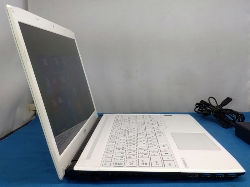 031409 LIFEBOOK AH42/M Pentium 3558U Mem4GB HDD320GB Win8.1 JUNK_画像3