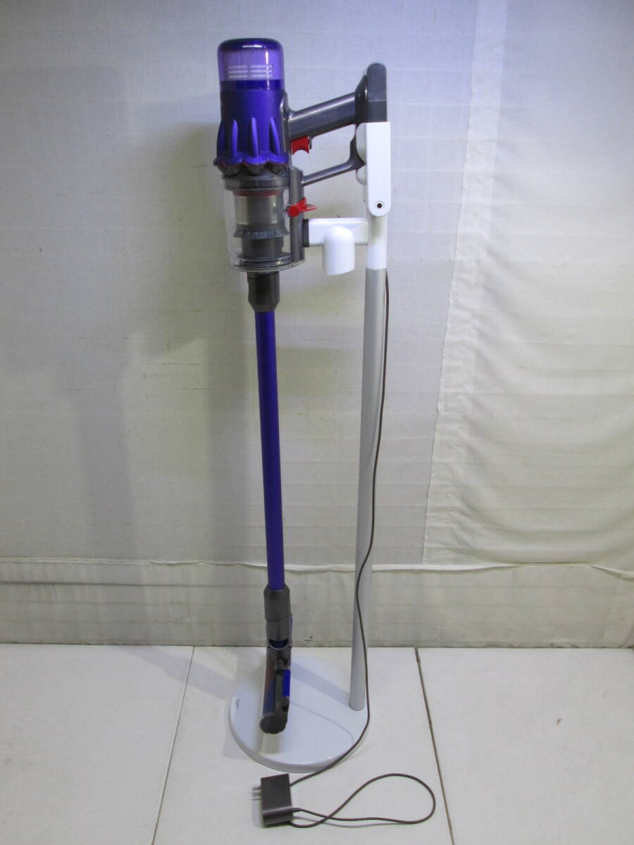 YK240326　dyson ダイソン digital slim fluffy SV18 コードレス スティッククリーナー 掃除機 サイクロン スタンド付_画像2