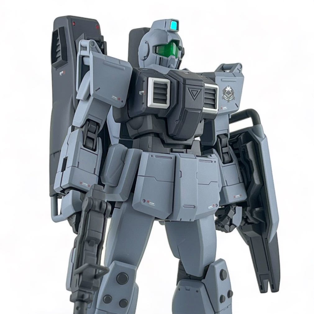 HG 1/144 陸戦型ジム(スレイヴ・レイス隊仕様)(パラシュート・パック仕様) 塗装済 完成品 ガンプラ_画像6