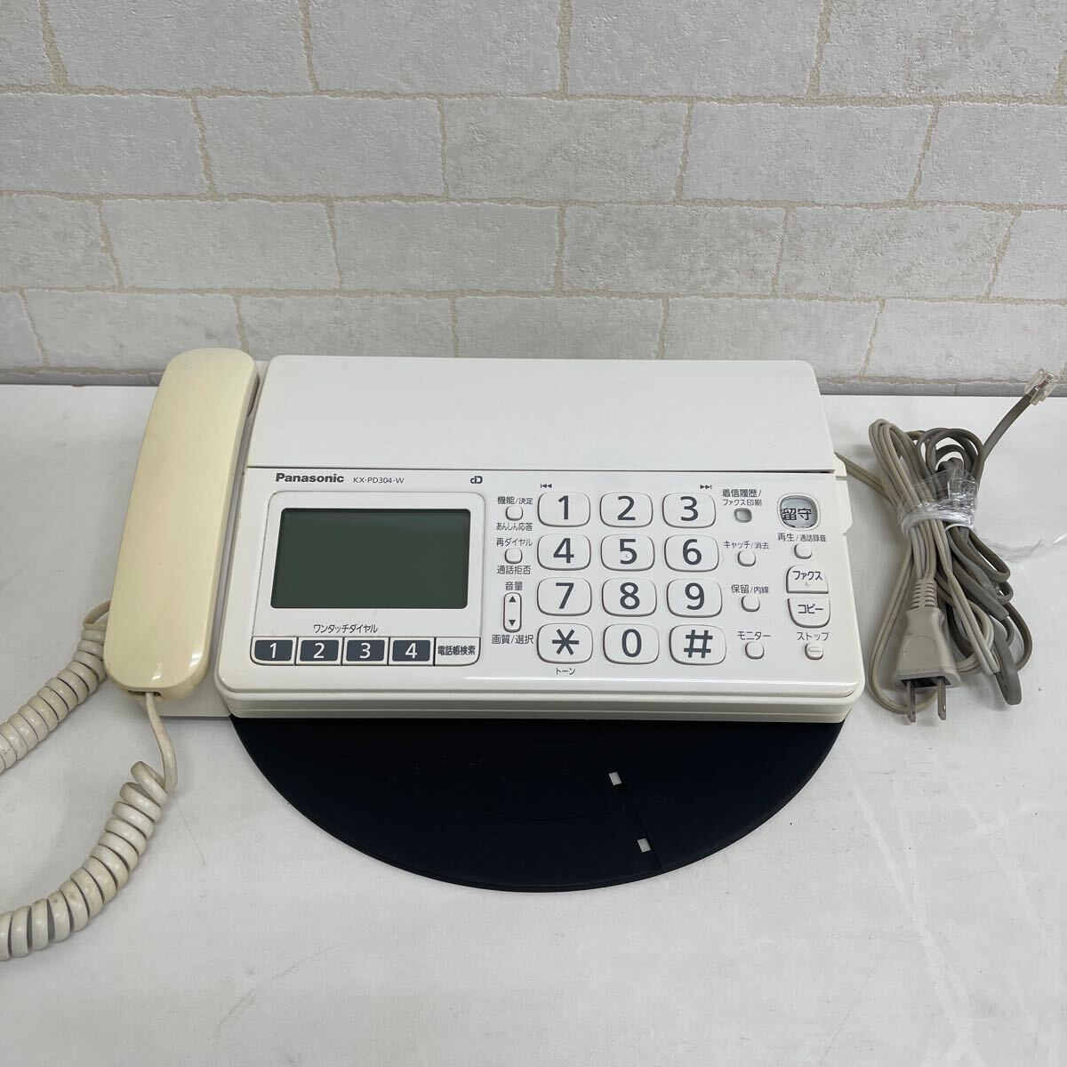 Y311. 4. Panasonic FAX電話機 親機 KX-PD304-W ホワイトカラー ワンタッチダイヤル ファックス機能 ファックス未チェック 焼けあり. _画像1