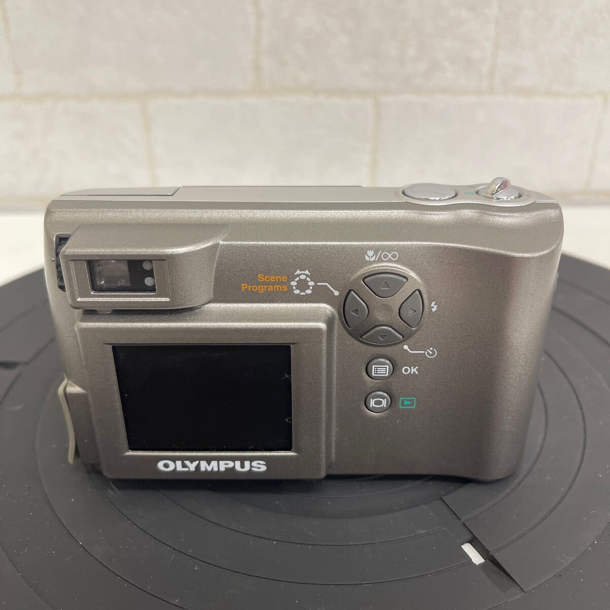 Y311. 5. OLYMPUS オリンパス C-300ZOOM デジタルカメラ通電 フラッシュ シャッター　確認済　現状出品_画像4
