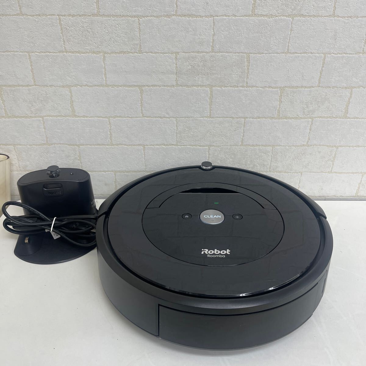 Y320. 6. iRobot アイロボット Roomba e5 RVC-Y1 自動掃除機 ロボット掃除機 本体 ルンバ アイロボット 　動作確認済み　簡易清掃済み