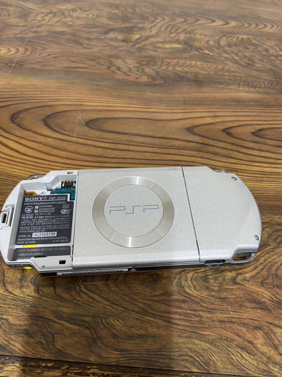 SONY ソニー PSP2000 プレイステーションポータブル シルバー 動作確認済み 初期化済み バッテリーカバーなし バッテリーなし_画像7