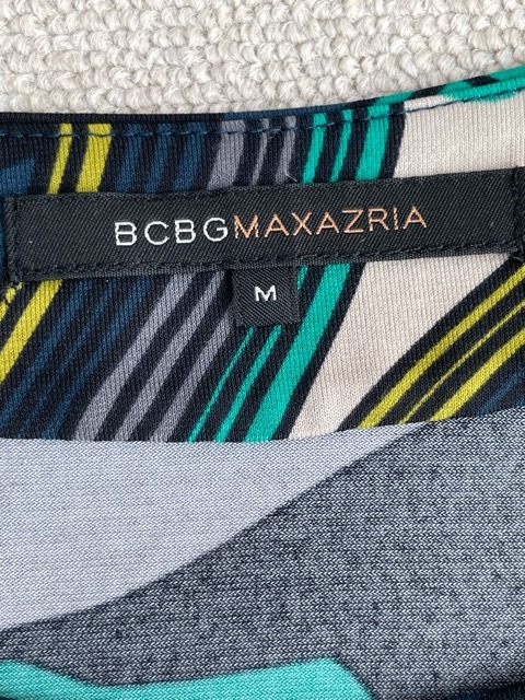 (J01217) BCBGマックスアズリア BCBG MAXAZRIA 総柄 袖×裾フレア ひざ丈ワンピース M マルチカラー_画像2