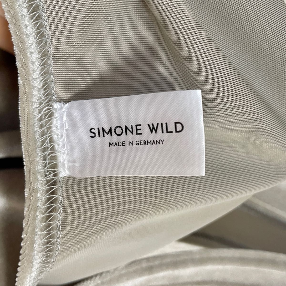 SIMONE WILD  タンクトップ シルバー