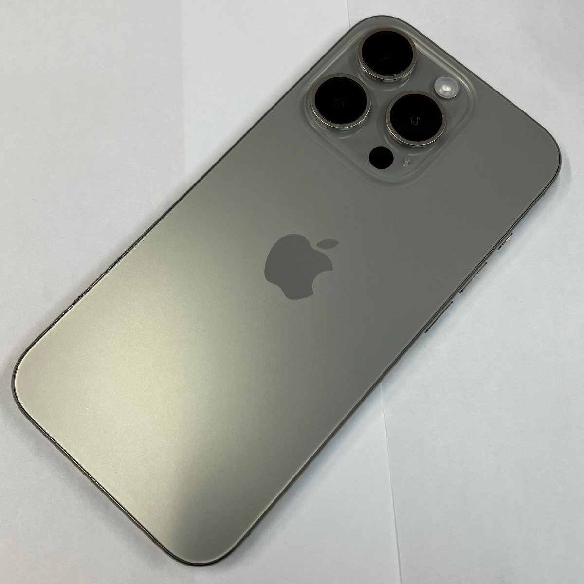 【送料無料/中古超美品】国内版SIMフリー iPhone15 Pro 1TB ナチュラルチタニウム MTUT3J/A Apple【四丁目店】の画像2