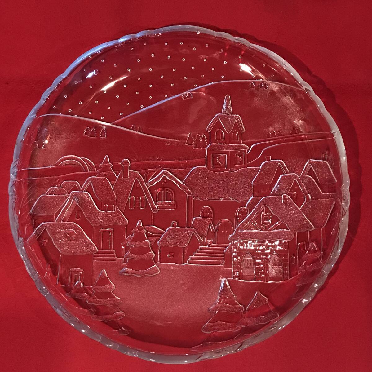 A7431●ガラス製 大皿/盛皿 メルヘン クリスマス 雪景色 雪の町 パーティー 約φ36×4㎝ 未使用品 長期保管上のスレキズ小汚れなどあり_画像1