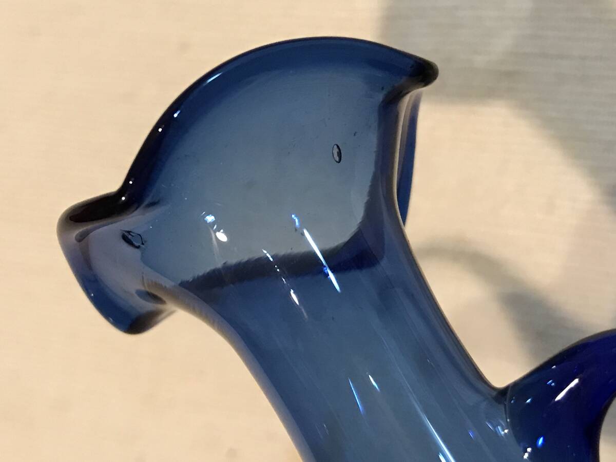A7528●ガラス細工 美しいブルー 水差しボトル とても繊細な作り ハンドメイド 約9×5.5×h11㎝(11.7㎝蓋含む) 気泡や小キズなどあり_画像7