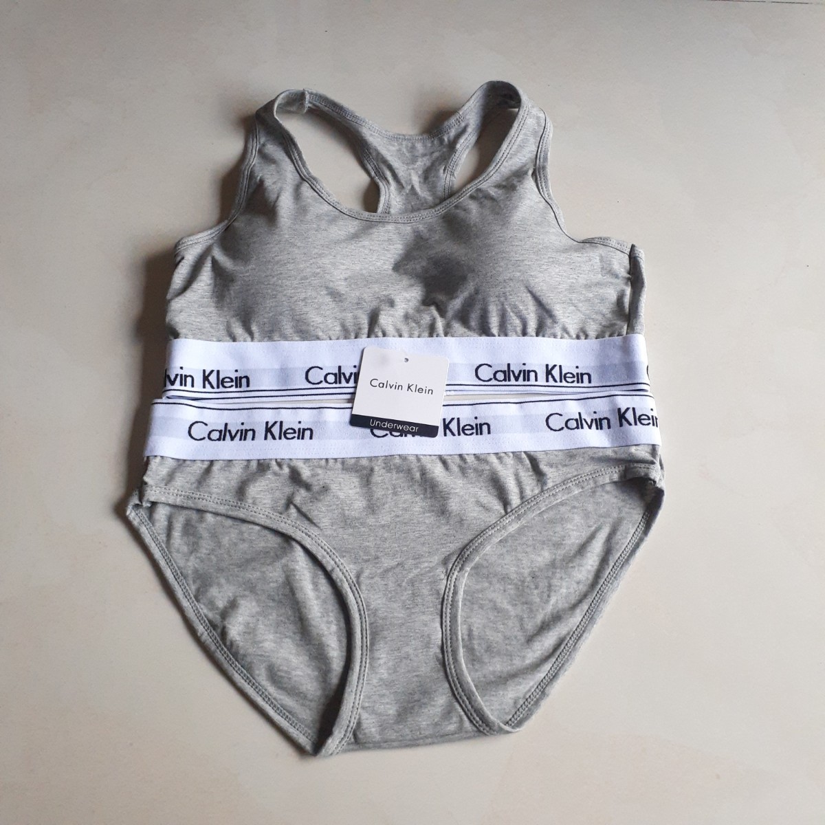 Mサイズ　カルバンクライン　ブラ&ショーツセット　上下セット　グレーとブラックセット　下着 Calvin klein CK 新品未使用_画像3