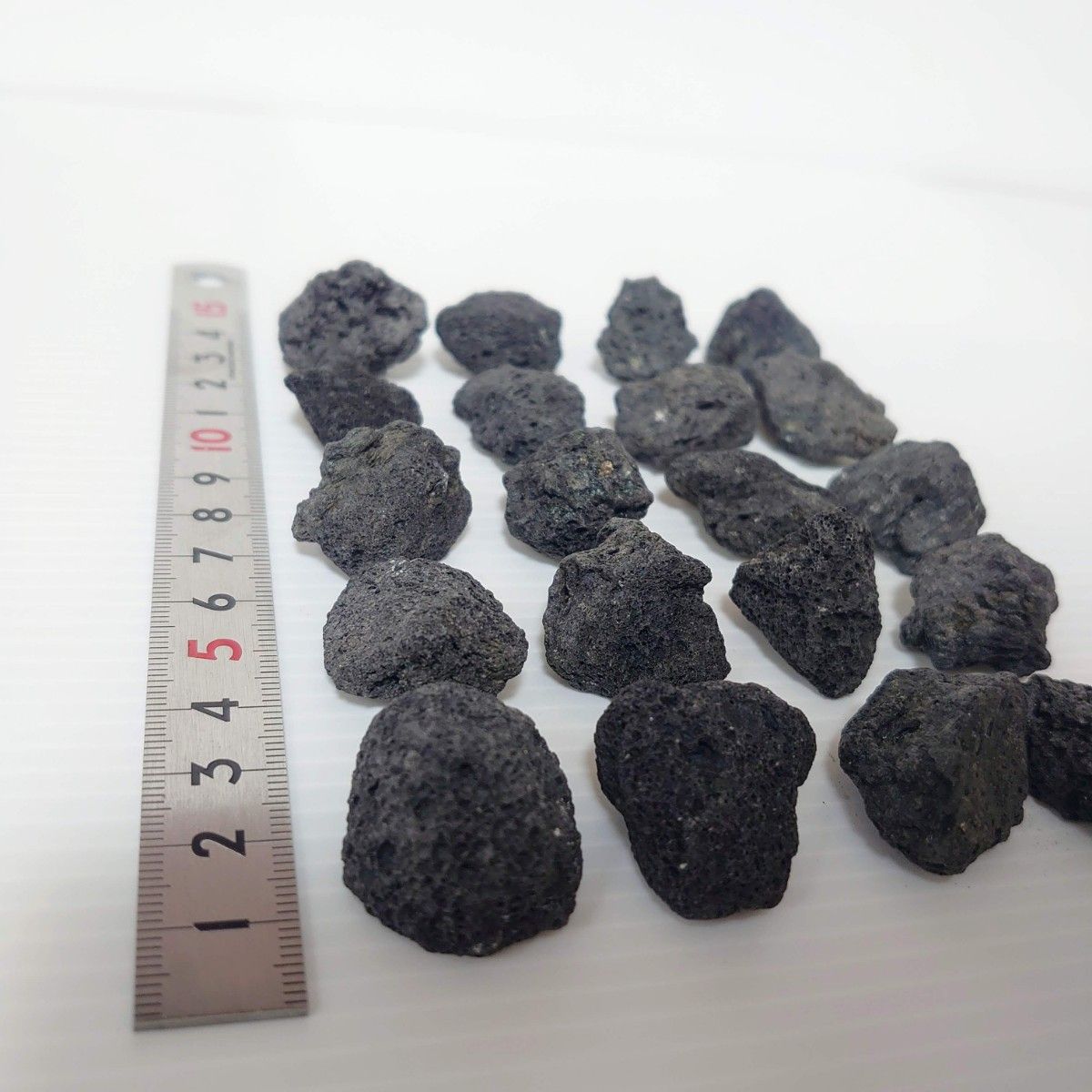 【希少】黒溶岩石 30個 【小粒】☆アクアリウム、テラリウム、コケリウムに最適
