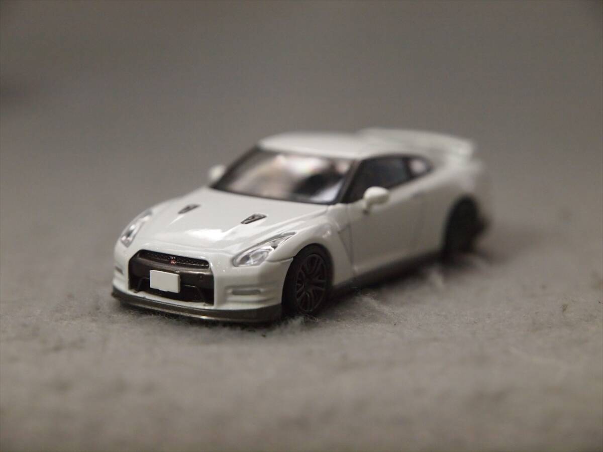 1/64 NISSAN GT-R Premium Edition White トミーテック トミカリミテッドヴィンテージNEO LV-N116b_画像2