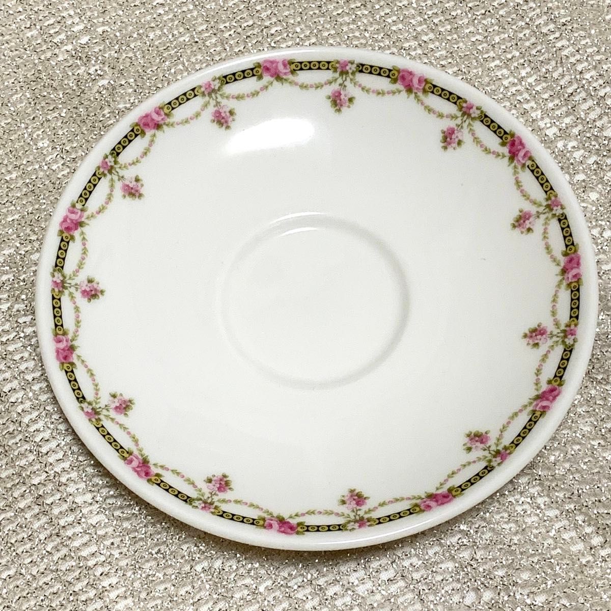 ロイヤルドルトン　FINE CHINA カップ×4 ソーサー×5 食器 