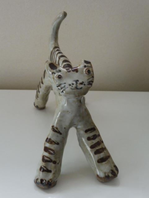 砥部焼 作家もの 猫 その③（訳あり）キジ猫 オブジェ 置物 モダン 北欧風 陶芸 陶器の画像1