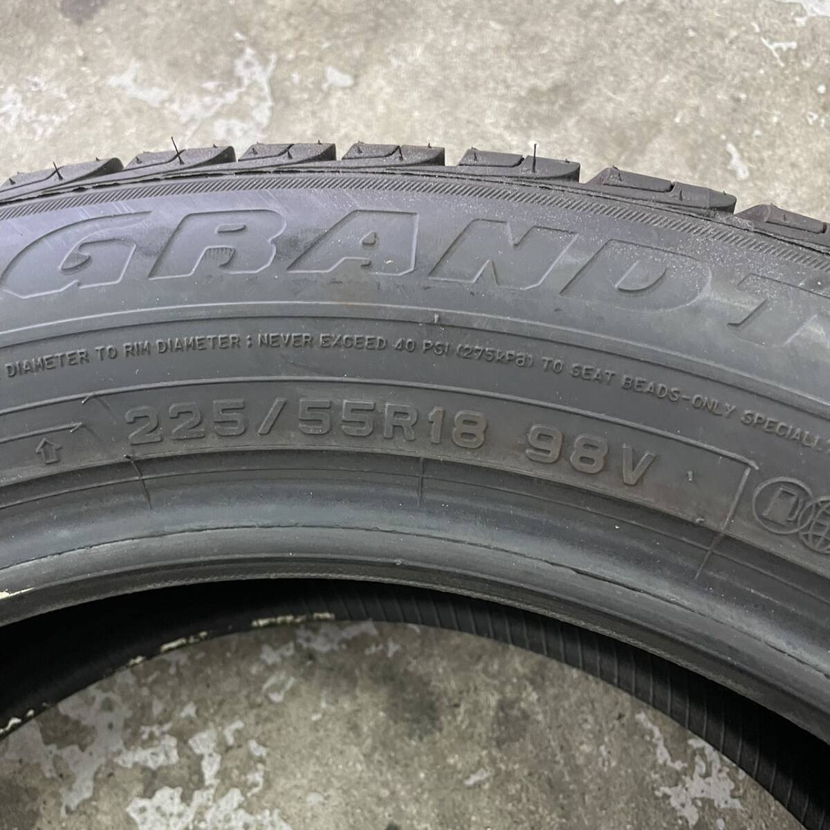 DUNLOP GRANDTREK　PT3　【新品未使用】　225/55　R18 　タイヤ×１本　