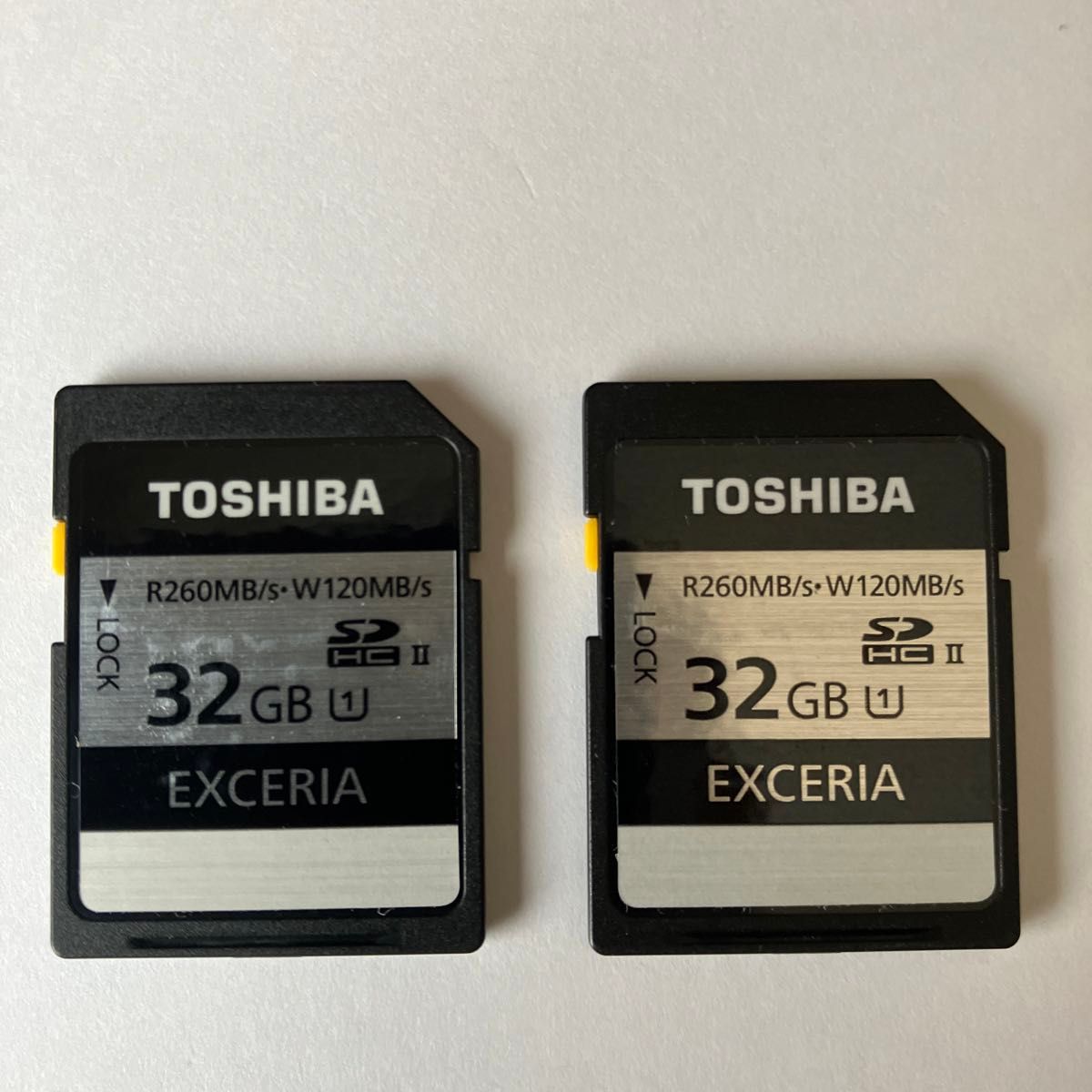中古品　TOSHIBA EXCERIA SDHCカードTHNSX032GAB4M3  32GB 2個