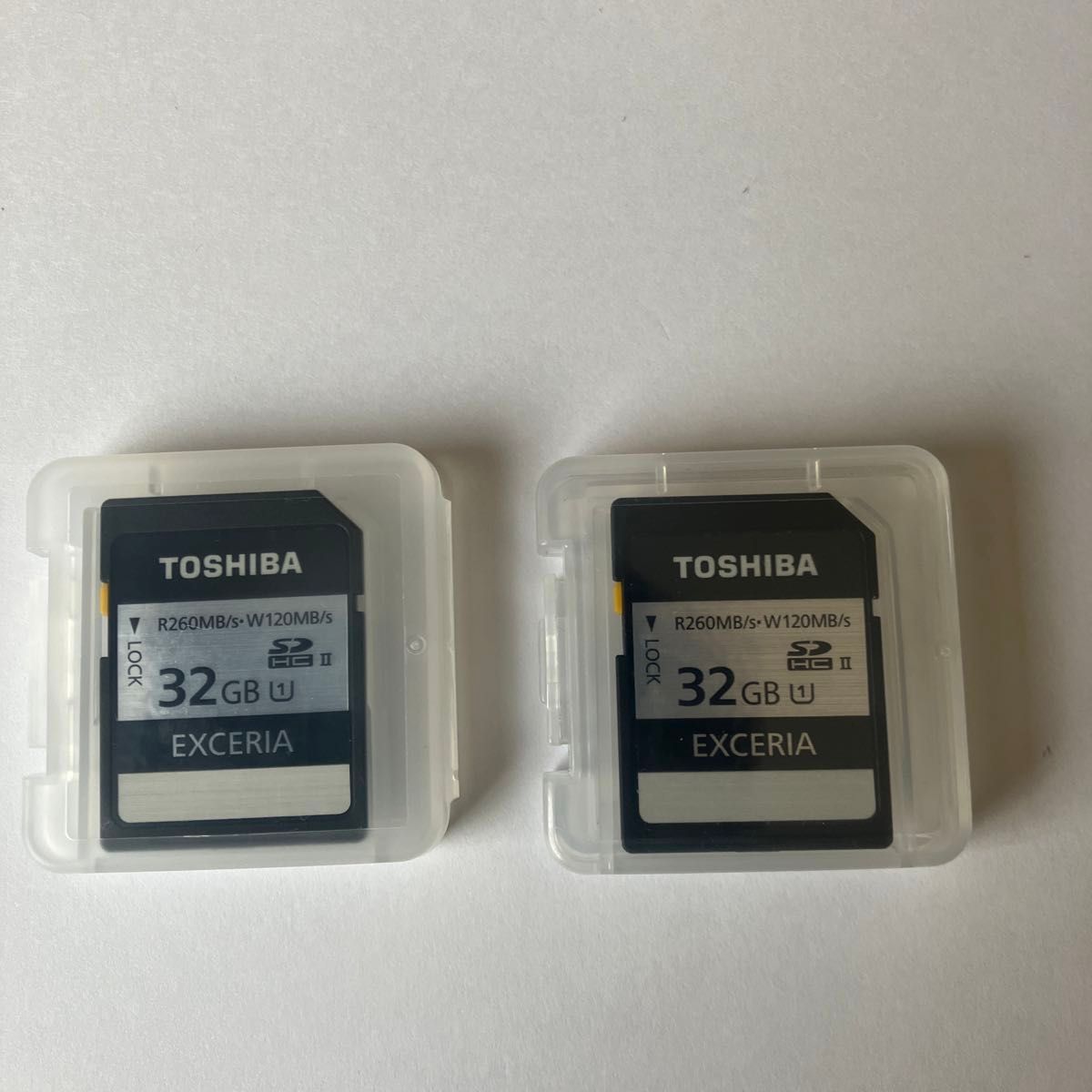 中古品　TOSHIBA EXCERIA SDHCカードTHNSX032GAB4M3  32GB 2個