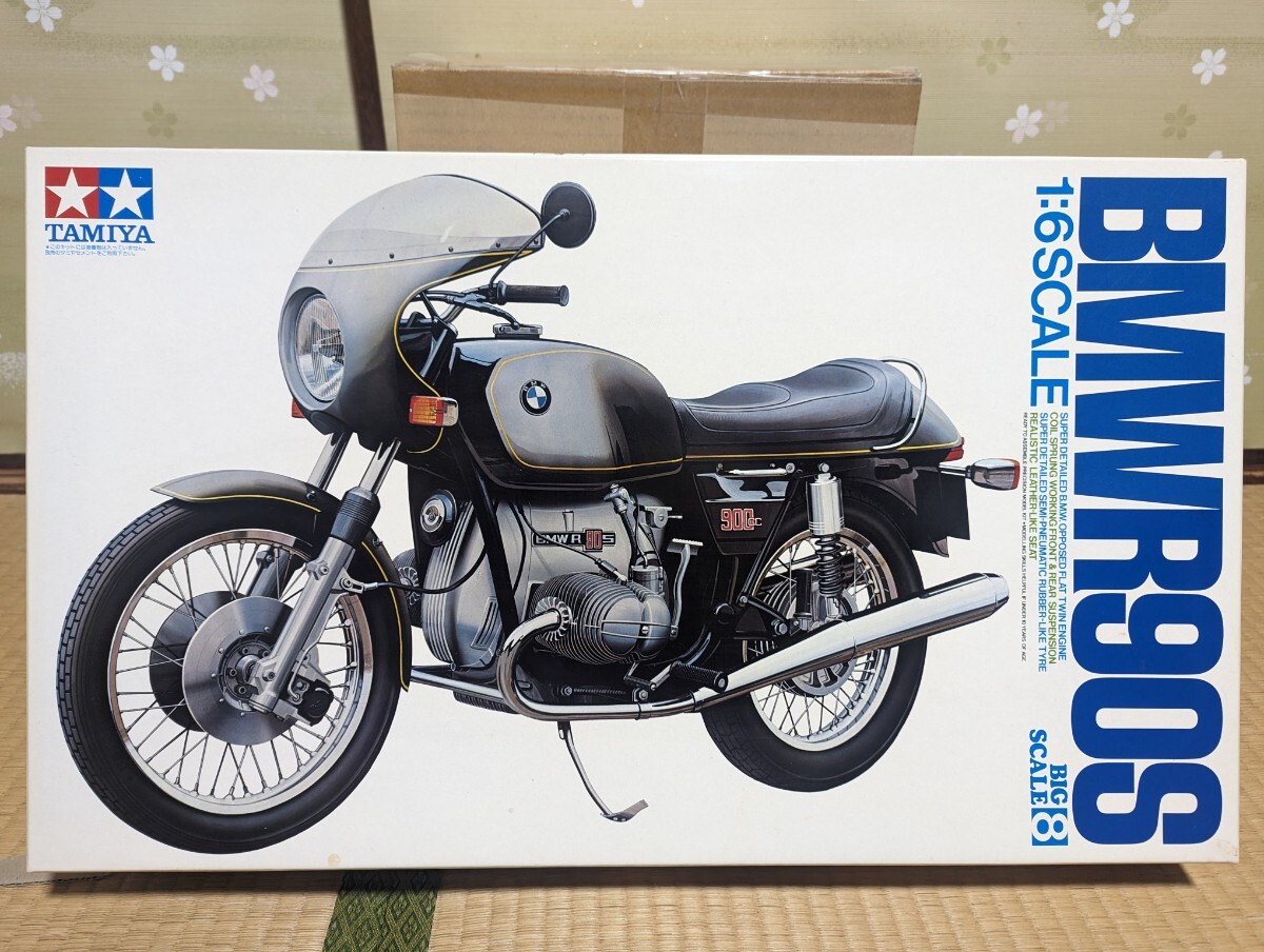 【中古/組立途中】タミヤ オートバイシリーズ　BMW R90S 1/6スケール 新品カスタムデカール付_画像1