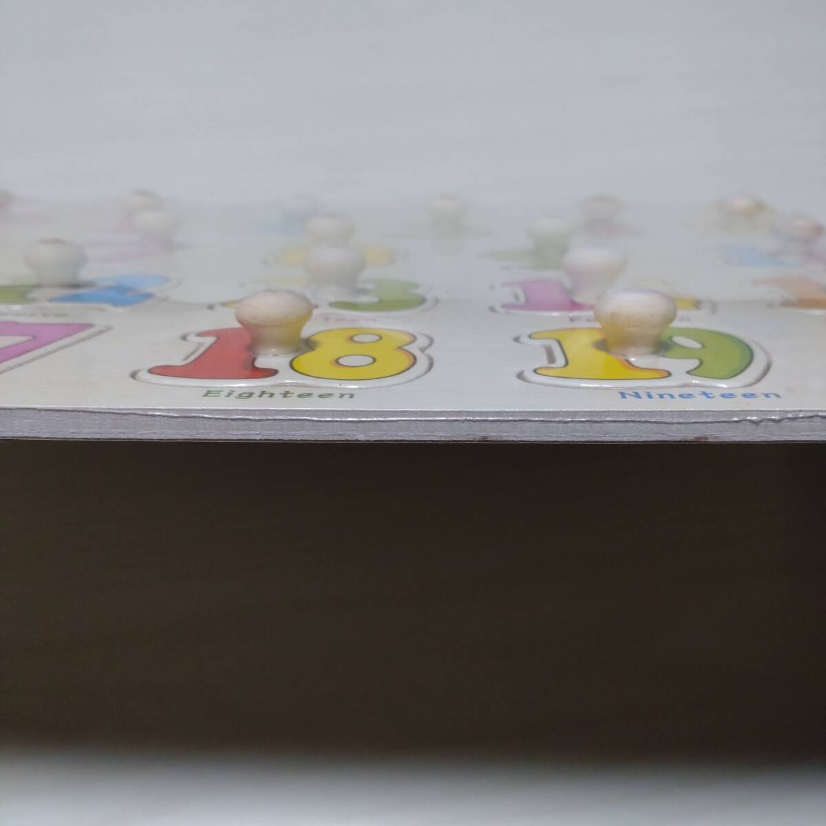 《新品》モンテッソーリ知育玩具【数字】型はめパズル　木製パズル 知育 おもちゃ 玩具 ボードゲーム 脳トレ 勉強 教育 送料無料 C1096