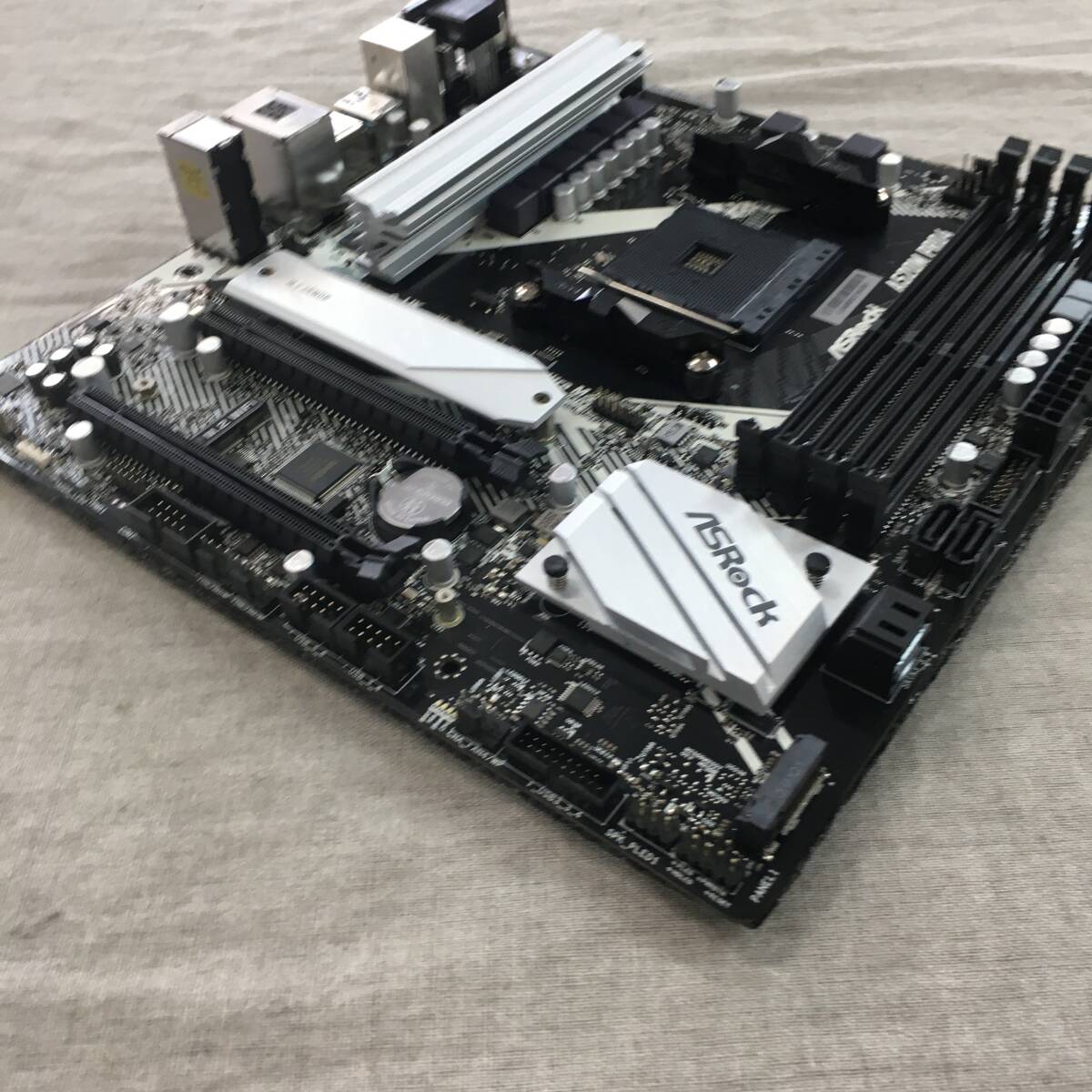 現状品 ASRock AMD Ryzen 3000/4000シリーズ(Soket AM4)対応 A520チップセット搭載 Micro ATX マザーボード A520M Pro4_画像6