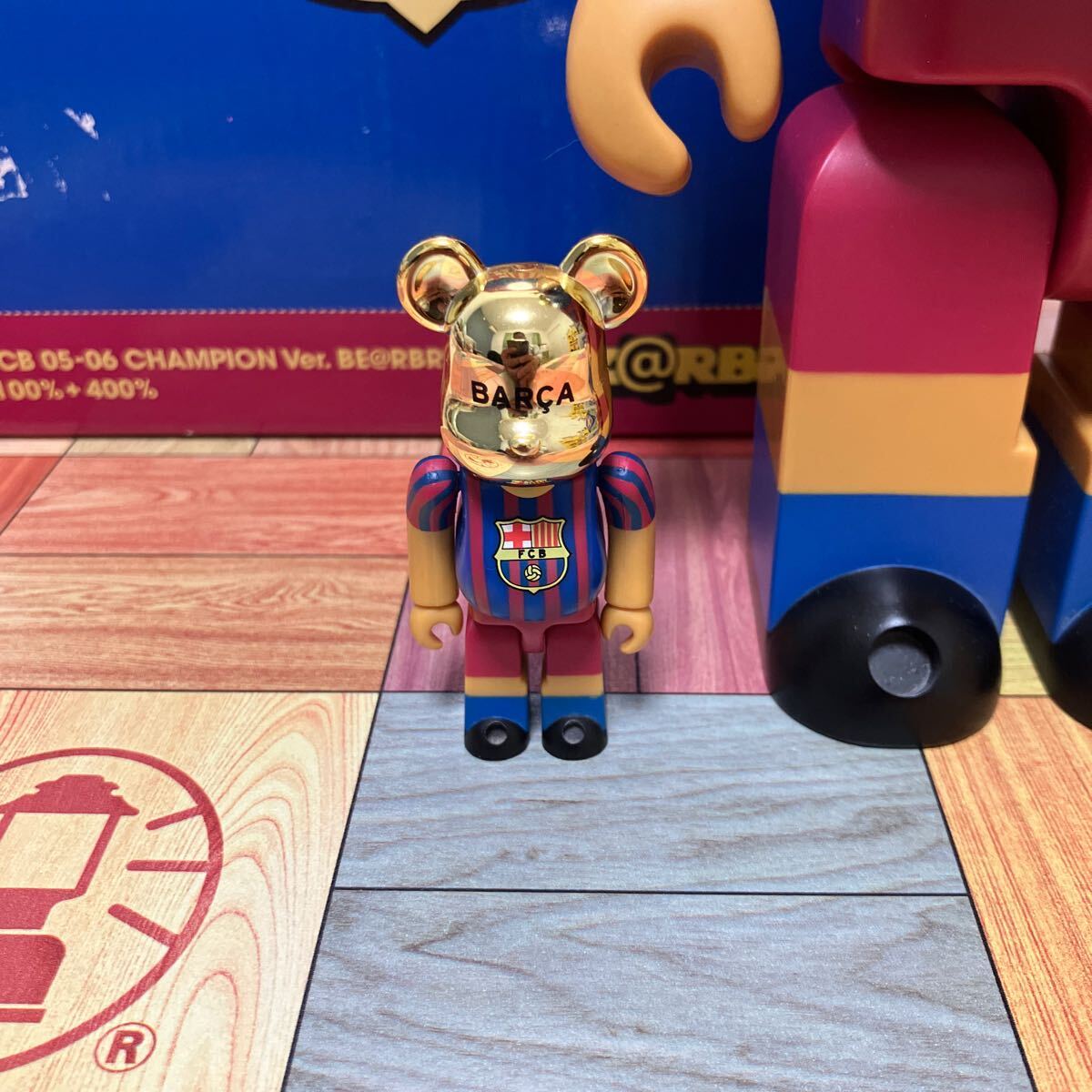 FCB05-06ビッグイヤーBE@RBRICK 400%＋100%セット　バルサ　ベアブリック バルセロナ_画像4