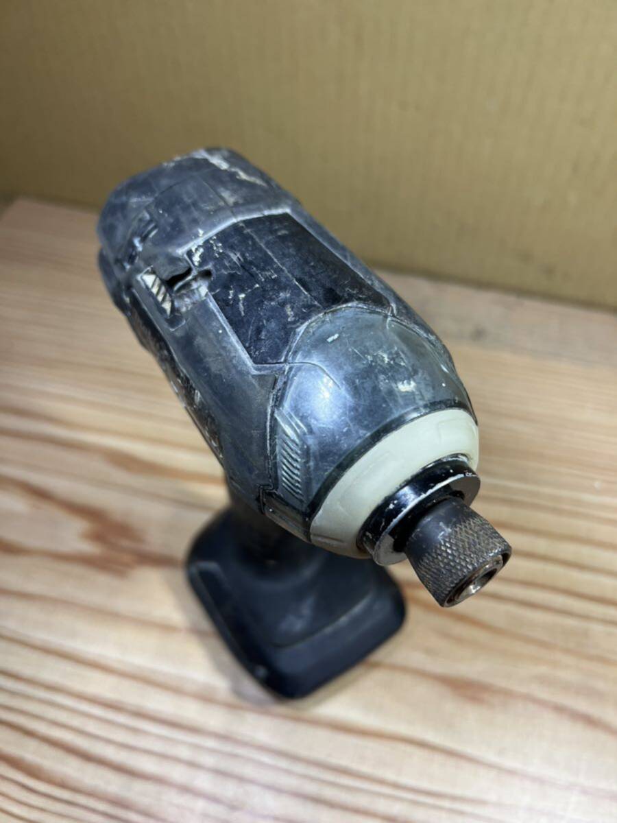 P0314-6 makita マキタ 14.4V充電式インパクトドライバ TD138D 本体のみ 動作可 現状品_画像6