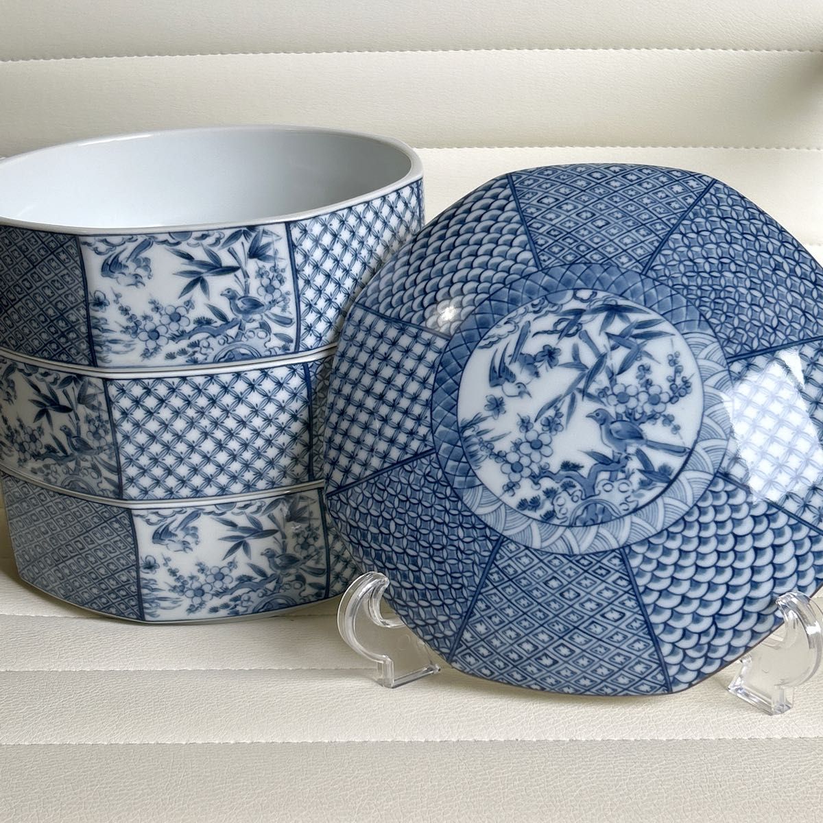 三洋陶器 龍峰窯 染付花鳥 八角三段重 蓋付き重ね鉢 おせち器 三洋陶器 龍峰窯 染付花鳥 八角三段重 蓋付き重ね鉢 おせち器