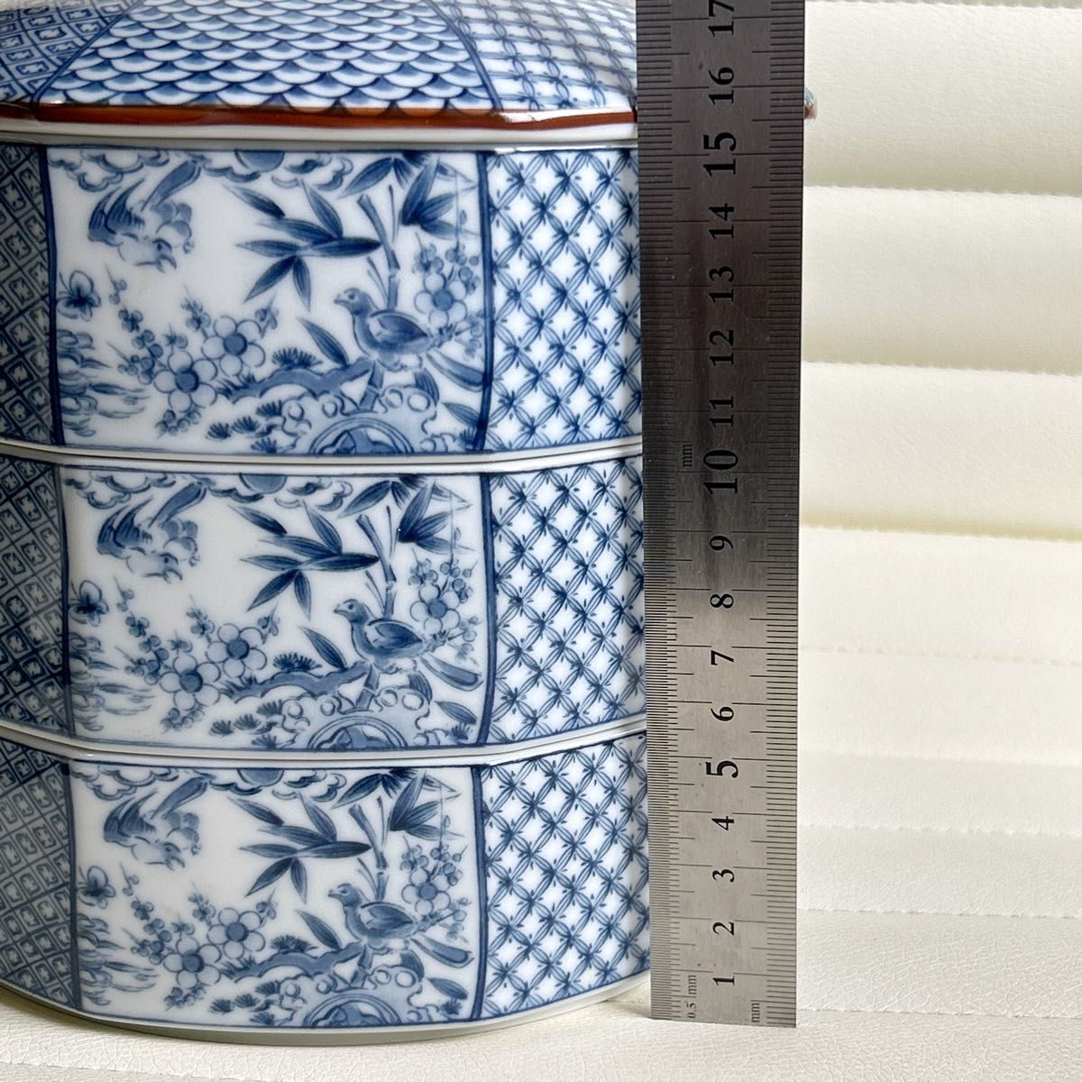 三洋陶器 龍峰窯 染付花鳥 八角三段重 蓋付き重ね鉢 おせち器 三洋陶器 龍峰窯 染付花鳥 八角三段重 蓋付き重ね鉢 おせち器