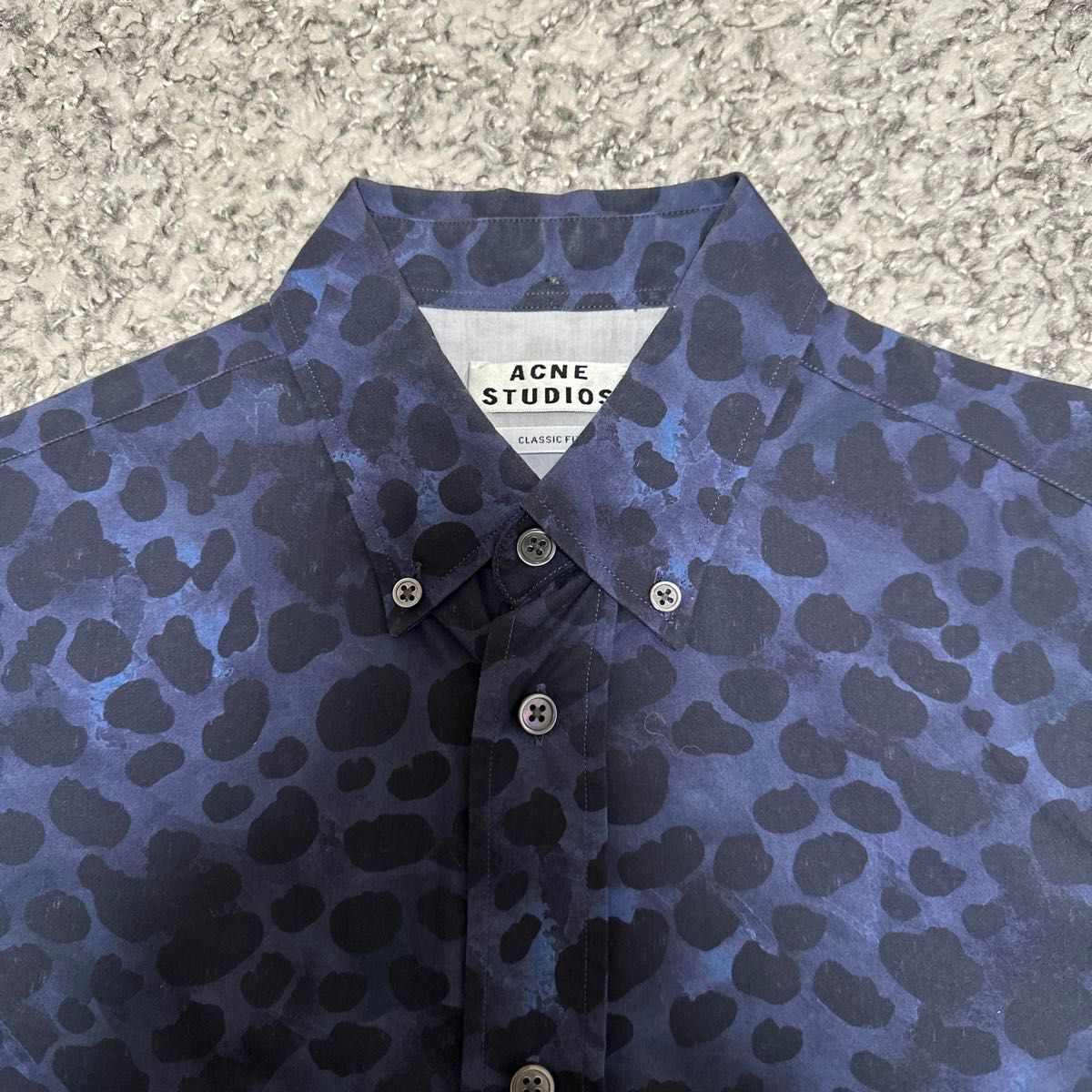 【美品】ACNE STUDIOS メンズシャツ レオパード柄 46サイズ 正規店購入