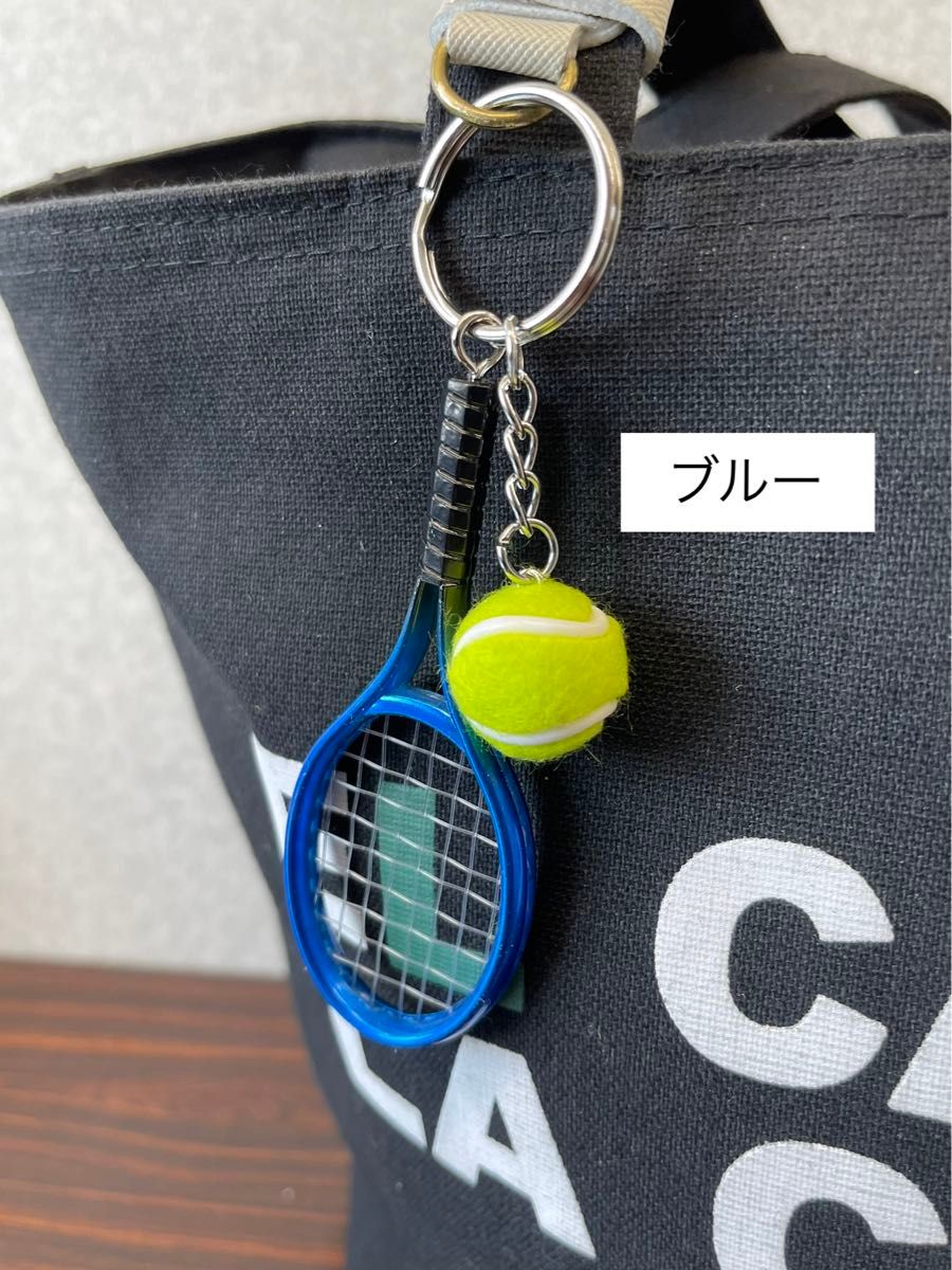 可愛らしいテニスラケットとボールのキーホルダー（6色セット・バラ売り可）