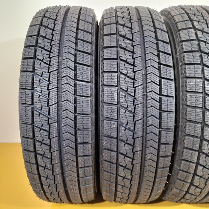 BRIDGESTONE ブリヂストン 175/70R14 84Q BLIZZAK VRX 冬タイヤ スタッドレスタイヤ 4本セット [ W2748 ] 中古タイヤ_画像2