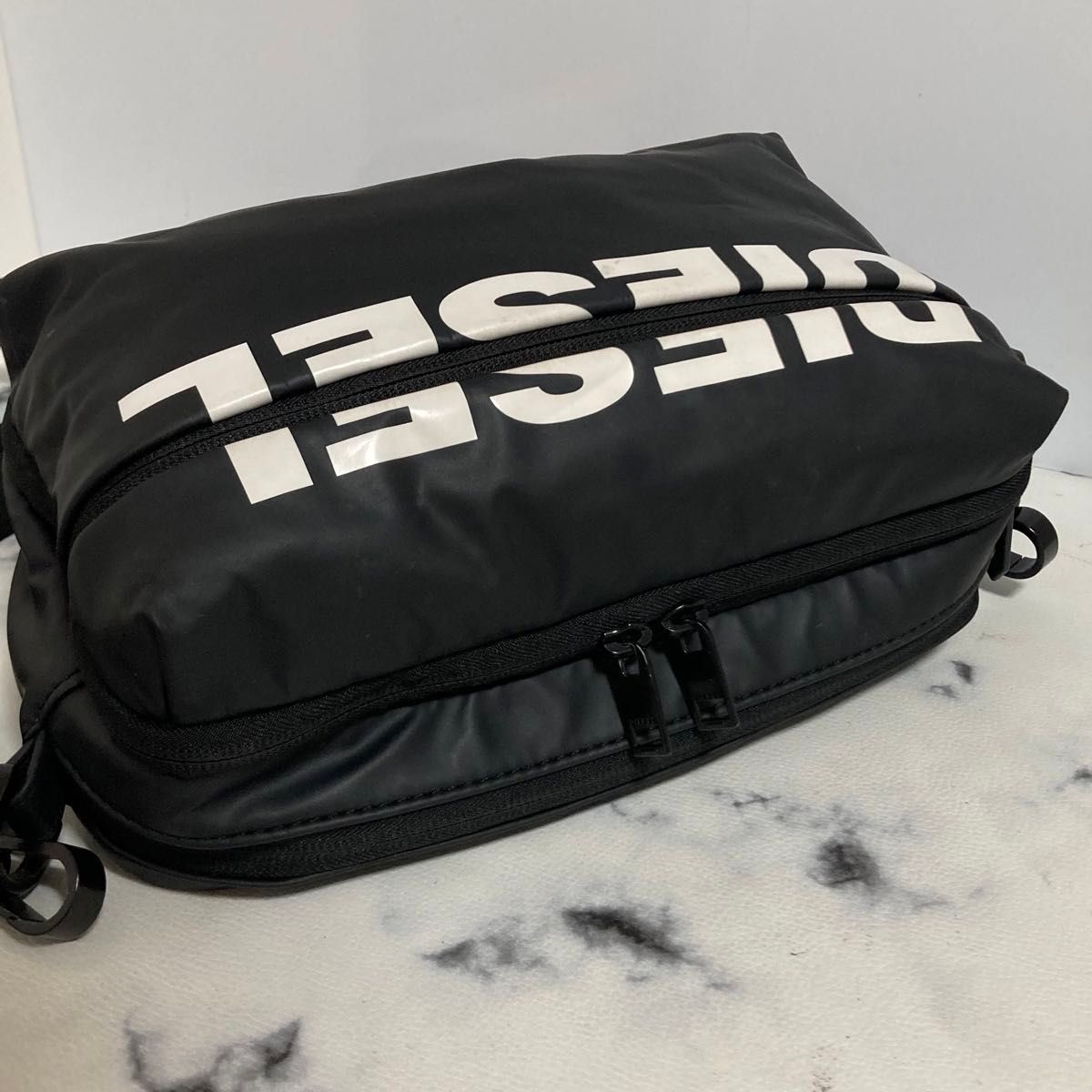 美品 DIESEL ディーゼル ロゴ ショルダーバッグ クロスボディ 美品 DIESEL ディーゼル ロゴ ショルダーバッグ クロスボディ