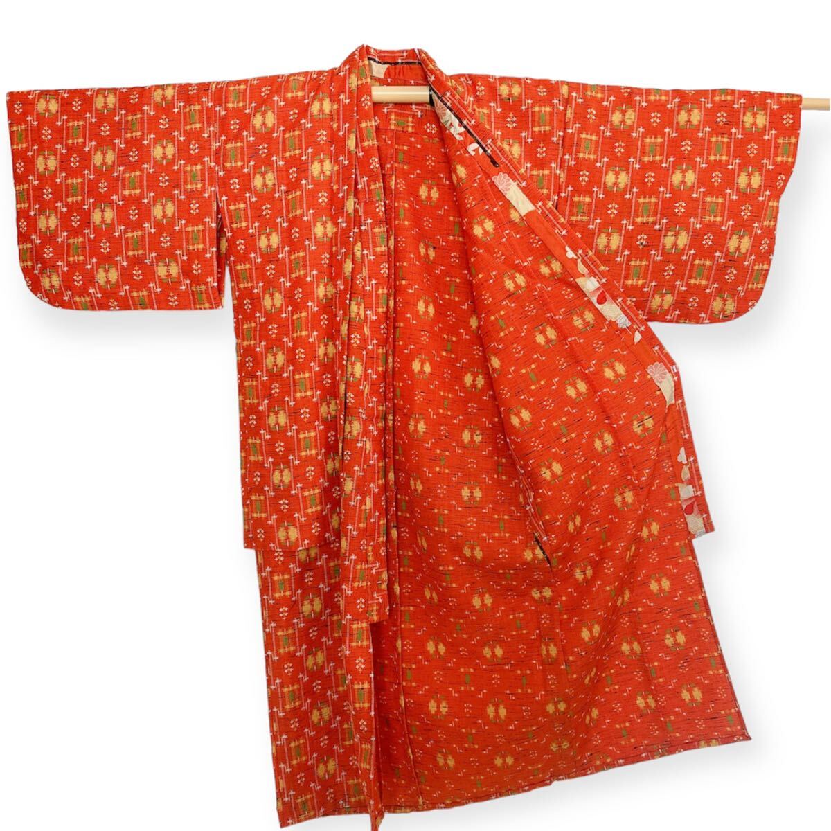 [ Rene -toru] child kimono ensemble . orange color girl Vintage Showa Retro floral print * including in a package possible *3081