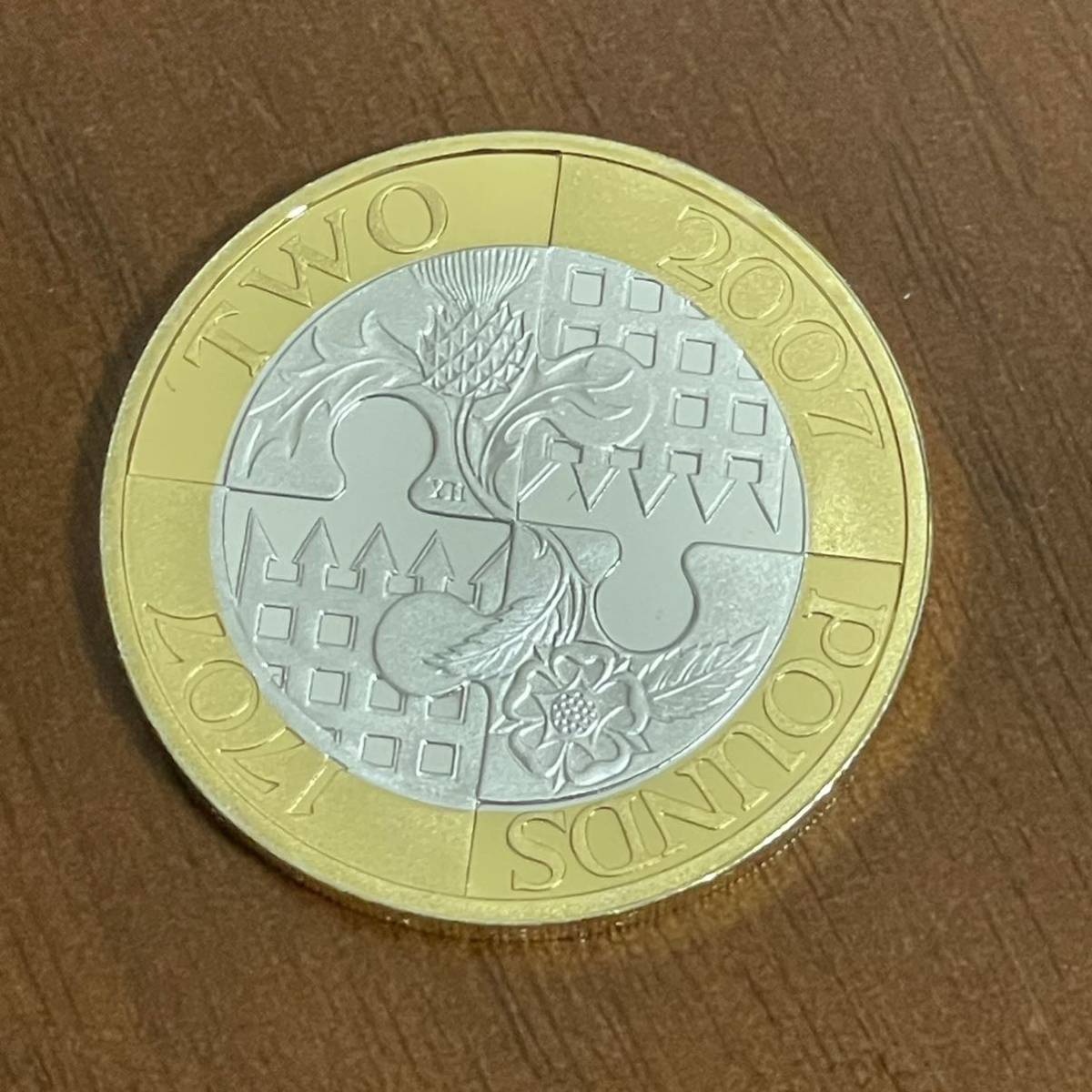 エリザベス2世 2ポンド 銀貨 バイメタル 1707年 2007年 イギリス 硬貨 2色 ゴールド×シルバーカラー コイン 英国 記念 _画像4